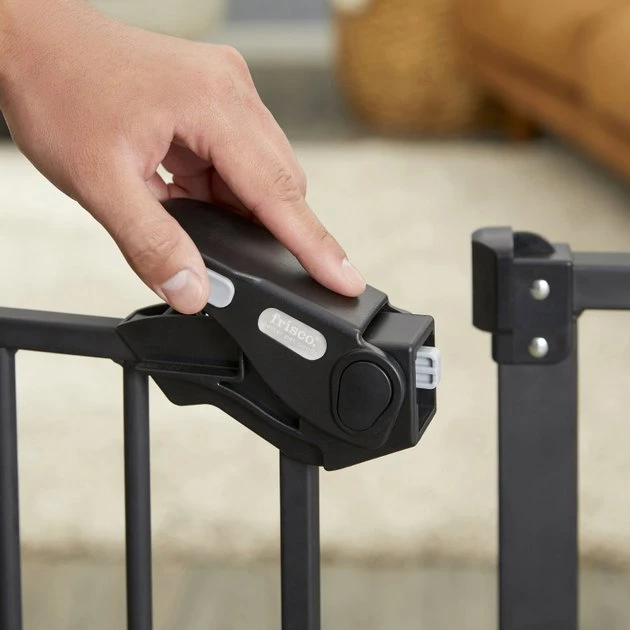 Frisco Steel Extra Wide Auto-Close Dog Gate, 30-in Height 5 Frisco Steel Extra Wide Auto-Close Dog Gate, 30-in Height - Image 3