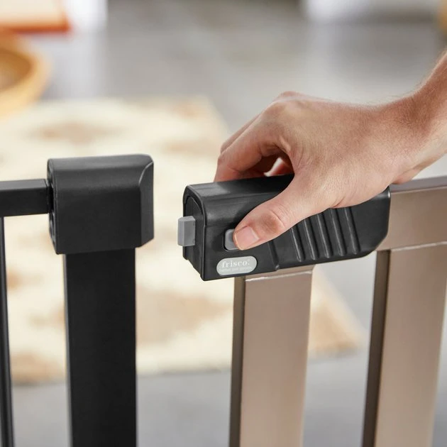 Frisco Wood & Metal Extra Wide Auto-close Dog Gate, 30-in 5 Frisco Wood & Metal Extra Wide Auto-close Dog Gate, 30-in - Image 3